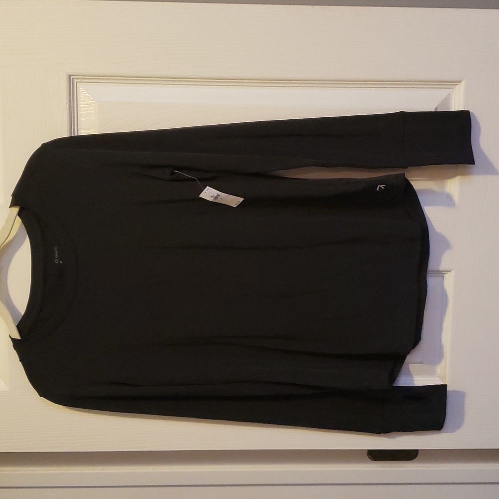 NWT Gap fit long-sleeve moisture-wicking top